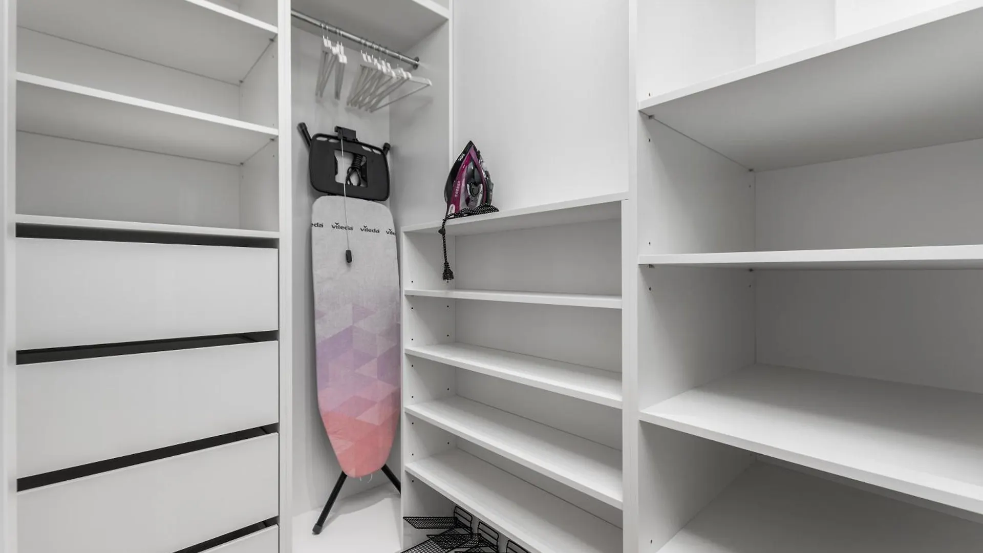 Przy Torach 3 By Homeprime Warsaw Apartment