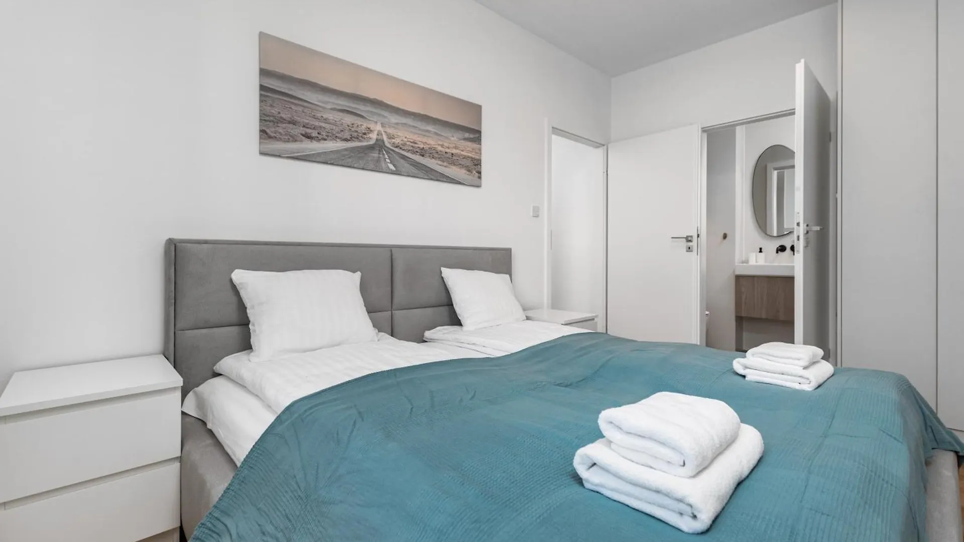 Przy Torach 3 By Homeprime Warsaw Apartment