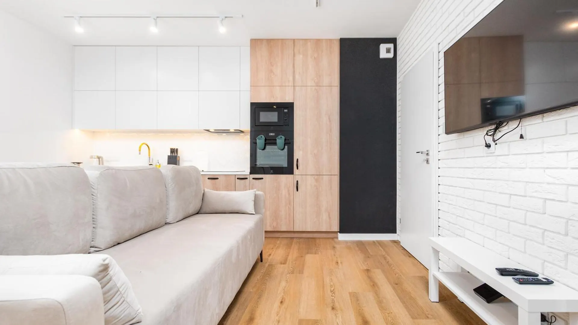 Appartamento Przy Torach 3 By Homeprime Varsavia